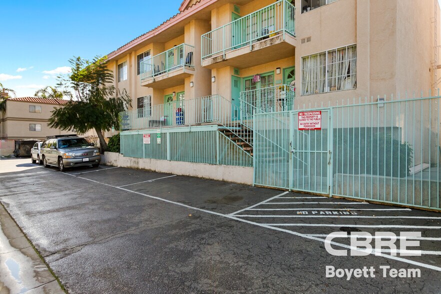 More Photos Of 18621 Saticoy St, Reseda Apartments For Sale