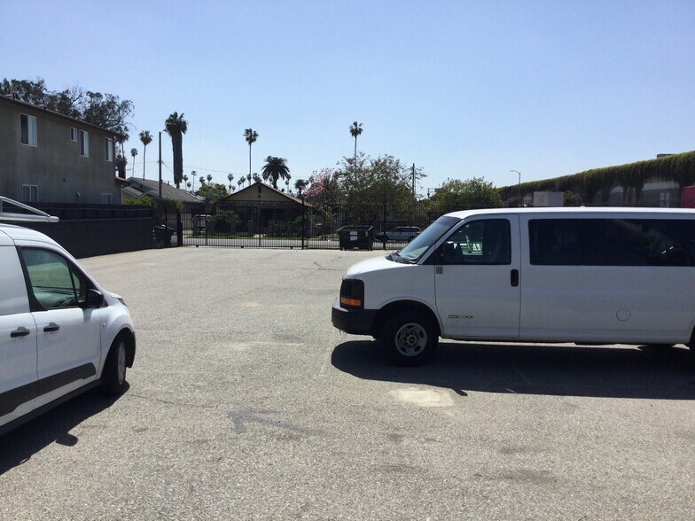 More Photos Of 344 W Florence Ave, Los Angeles Religious Facility For Lease