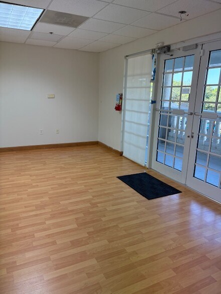 More Photos Of 2201-2225 N Commerce Pky, Weston Unknown For Lease