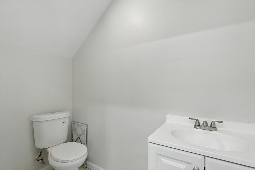 More Photos Of 700 Chickamauga Ave, Rossville Loft Creative Space For Sale