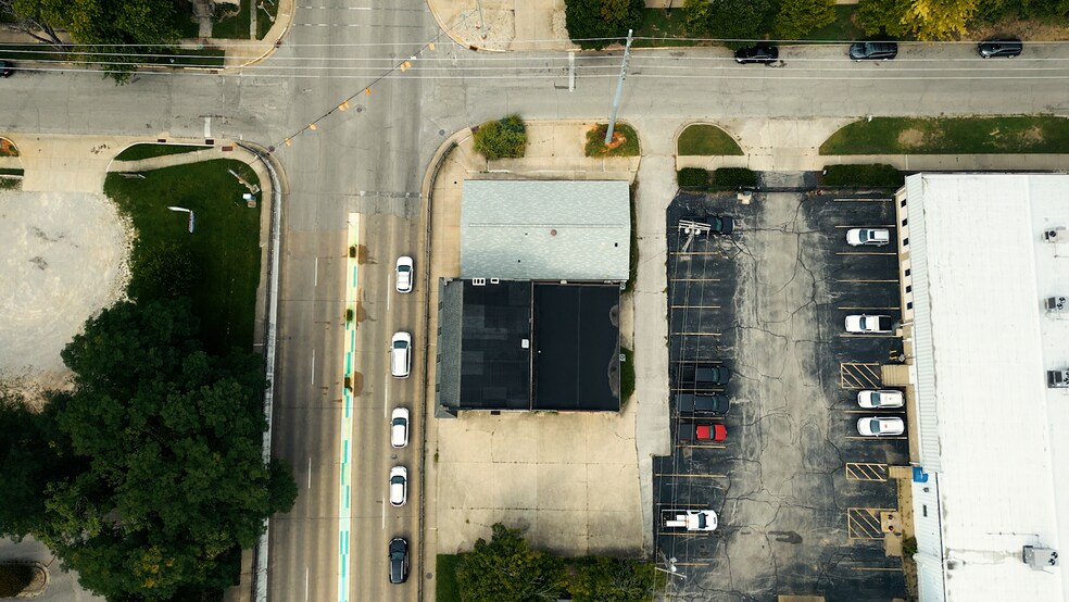 More Photos Of 322 W 3rd St, Bloomington General Retail For Sale