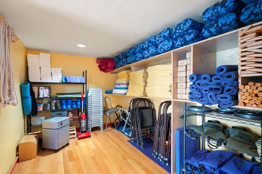 More Photos Of 710 S Lincoln St, Port Angeles General Retail For Sale