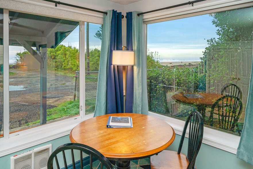 More Photos Of 105 S 6th Ave, Rockaway Beach Hotel For Sale