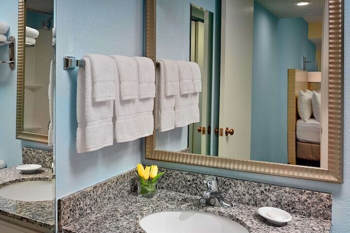 More Photos Of 15431 Conway Rd, Chesterfield Hotel For Sale
