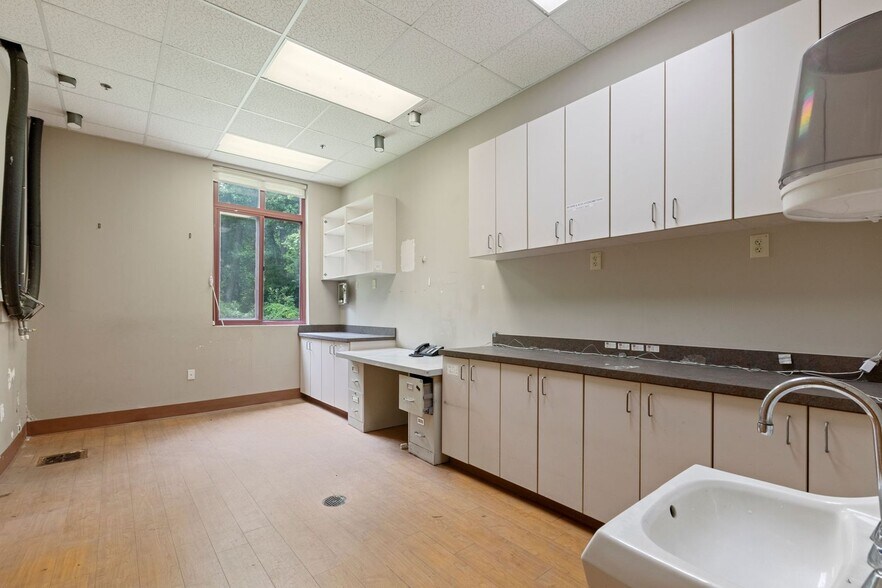 More Photos Of 1922 K M Wicker Memorial Dr, Sanford Medical For Lease