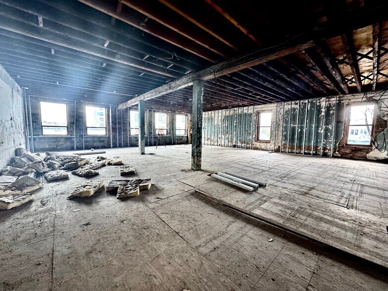 More Photos Of 1027 Beach 20th St, Far Rockaway General Retail For Sale