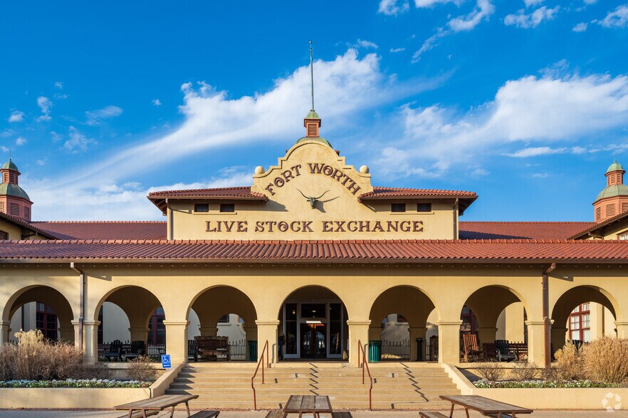 More Photos Of 131 E Exchange Ave, Fort Worth Office Residential For Lease