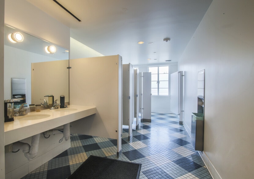 More Photos Of 2154 W Sunset Blvd, Los Angeles Loft Creative Space For Sale