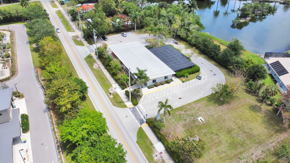 More Photos Of 6051 Bayshore Dr, Naples Daycare Center For Lease