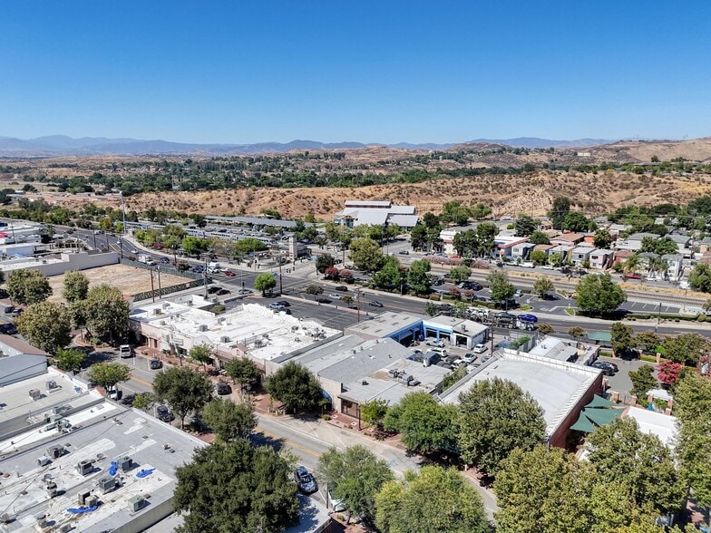 More Photos Of 24258-24274 Main St, Newhall Restaurant For Lease