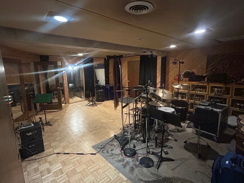 More Photos Of 648 W Iris Dr, Nashville Office For Sale