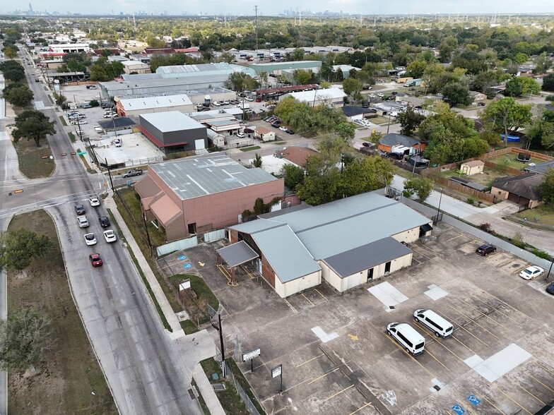 More Photos Of 14215 S Post Oak Rd, Houston Freestanding For Sale