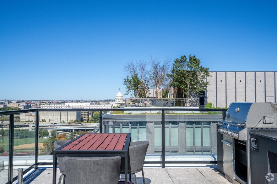 More Photos Of 1000 S Capitol St SE, Washington Apartments For Lease