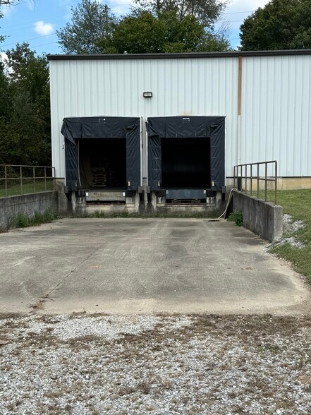 More Photos Of 209 Peterson Dr, Elizabethtown Warehouse For Lease