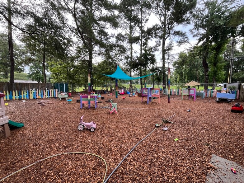 More Photos Of 2707 Idamor Dr, Charleston Daycare Center For Sale
