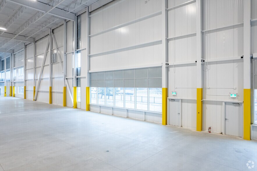 More Photos Of 20 Ironside, Brampton Unknown For Lease