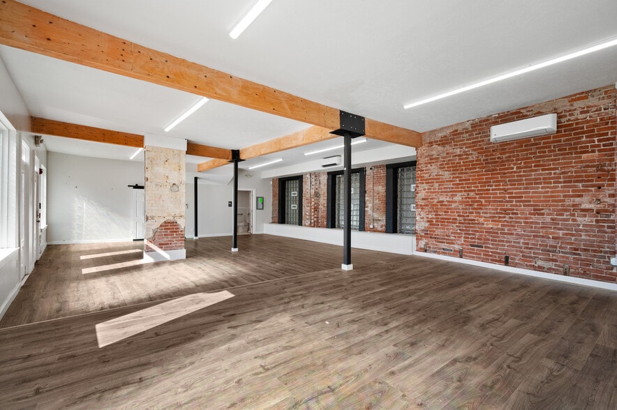 More Photos Of 200-208 E Eighth Ave, Munhall Freestanding For Sale