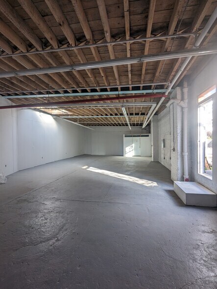 More Photos Of 27 Knickerbocker Ave, Brooklyn Industrial For Sale