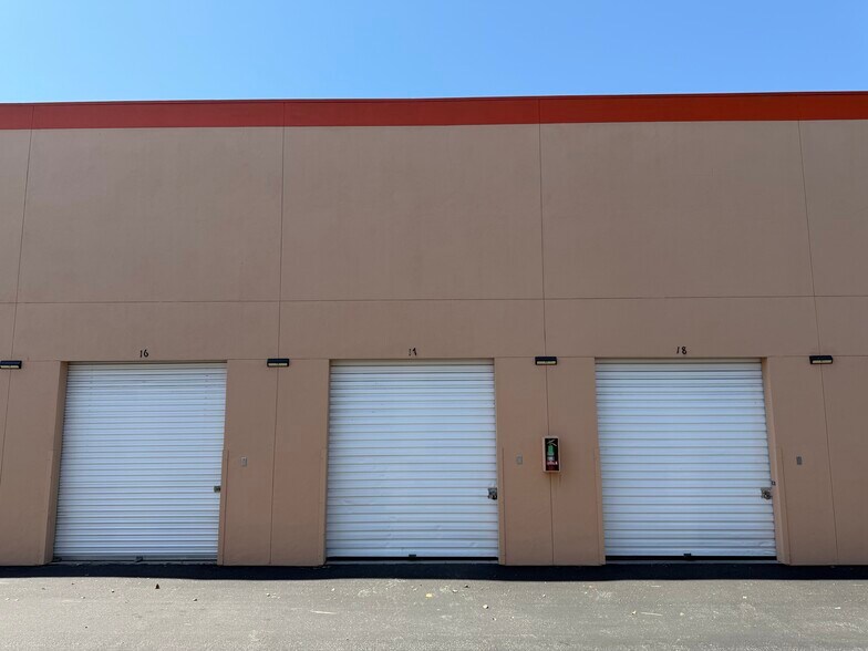 More Photos Of 922 W Evelyn Ave, Sunnyvale Self Storage For Sale