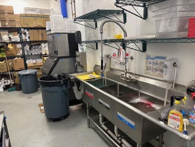 More Photos Of 150 S Flamingo Rd, Pembroke Pines Bar For Sale