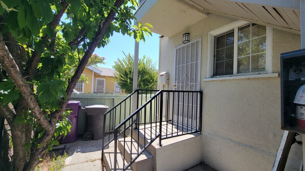 More Photos Of 2415 E 7th St, Long Beach Apartments For Sale