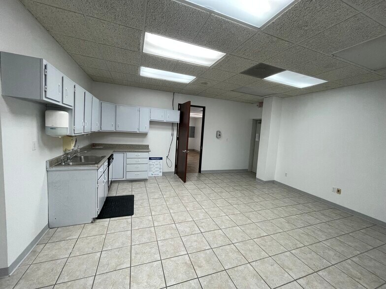 More Photos Of 2211 Louetta Rd, Spring Industrial For Sale