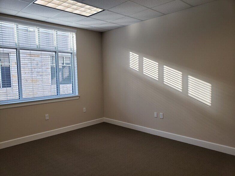 More Photos Of 440 Cobia Dr, Katy Office For Lease