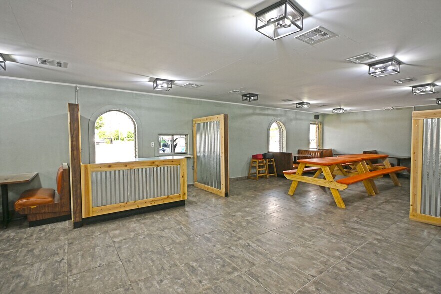 More Photos Of S 2162 S WW White Rd, San Antonio Restaurant For Sale