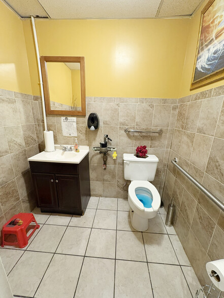 More Photos Of 97 Yost Pl, Capitol Heights General Retail For Sale