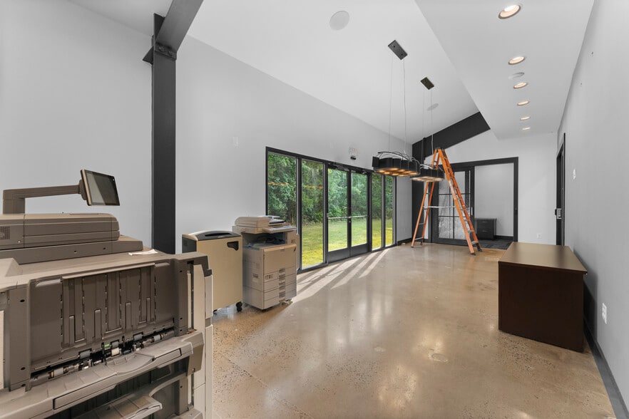 More Photos Of 7373 Comfort Inn Dr, Warrenton General Retail For Sale