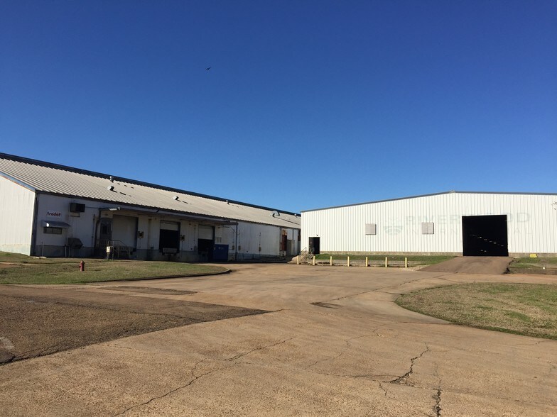 More Photos Of 1021 Clinton Industrial Park Rd, Clinton Warehouse For Lease