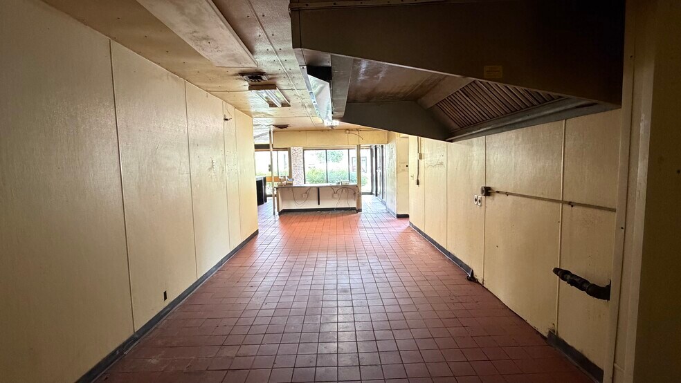 More Photos Of 1235 E Pierce St, Council Bluffs General Retail For Sale