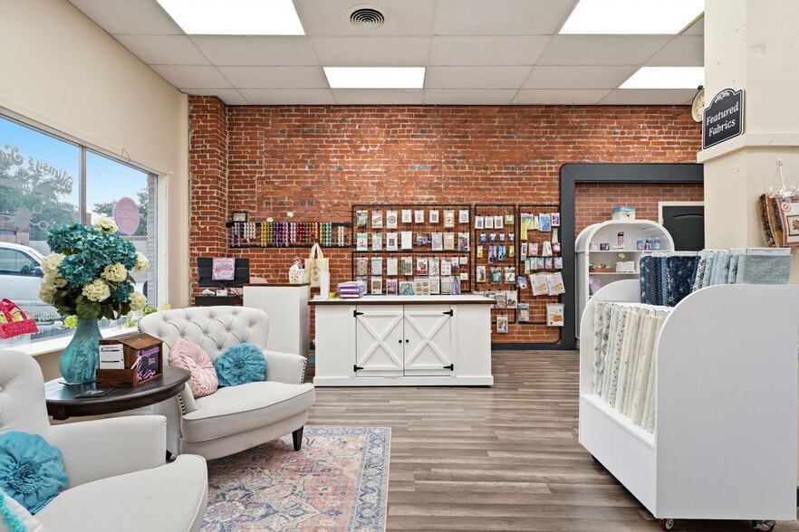 More Photos Of 1118-1120-1122 Meade Ave, Prosser Storefront For Sale