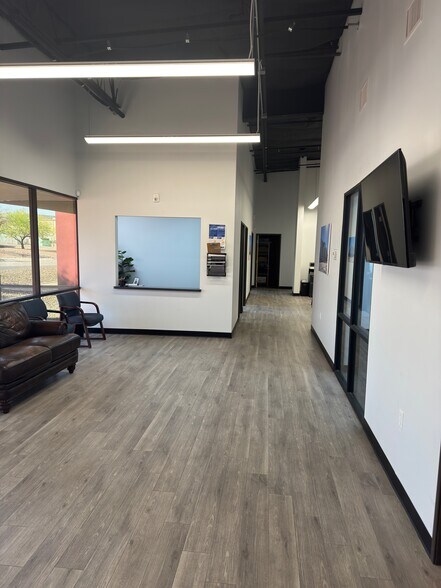 More Photos Of 7701 N Business Park Dr, Tucson Service For Sale