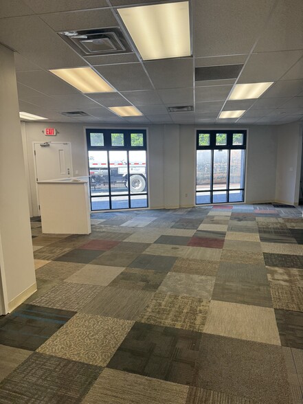 More Photos Of 8 Van Tassell Ct, Norwalk Flex For Lease