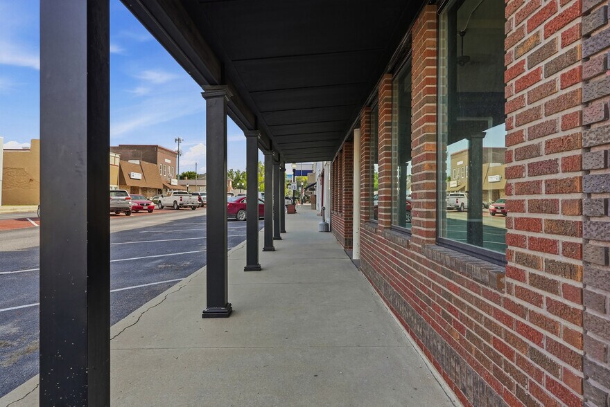 More Photos Of 204 S Broadway, Salisbury Specialty For Sale