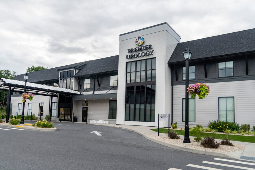 More Photos Of 949 Dutchess Tpke, Poughkeepsie Freestanding For Lease