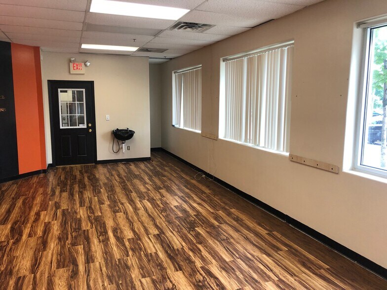 More Photos Of 441 University Ave W, Saint Paul Storefront Retail Office For Lease