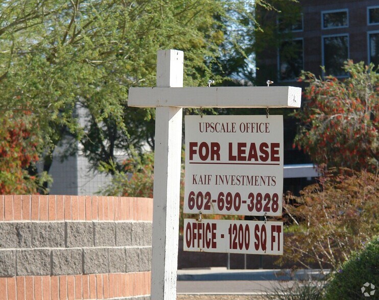 More Photos Of 7678 E Greenway Rd, Scottsdale Light Distribution For Lease