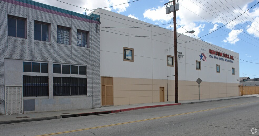 More Photos Of 2150 E 25th St, Los Angeles Warehouse For Lease