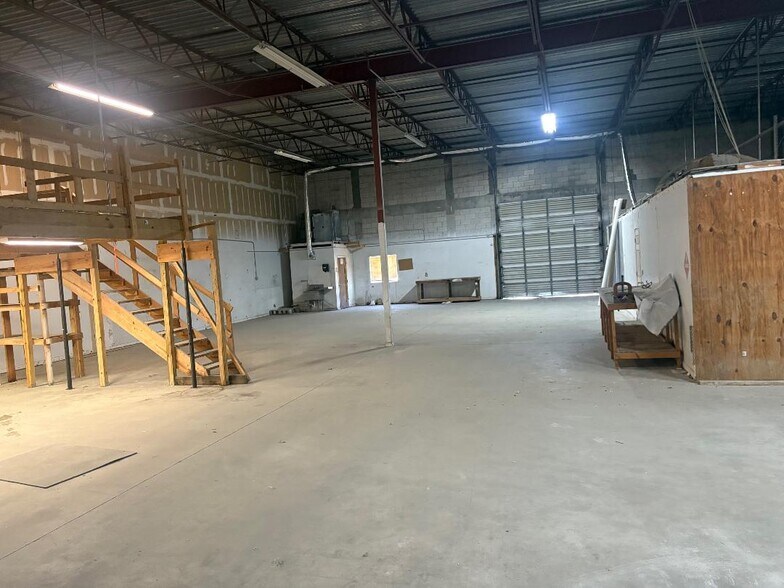 More Photos Of 1818 7th Ave N, Lake Worth Beach Warehouse For Lease