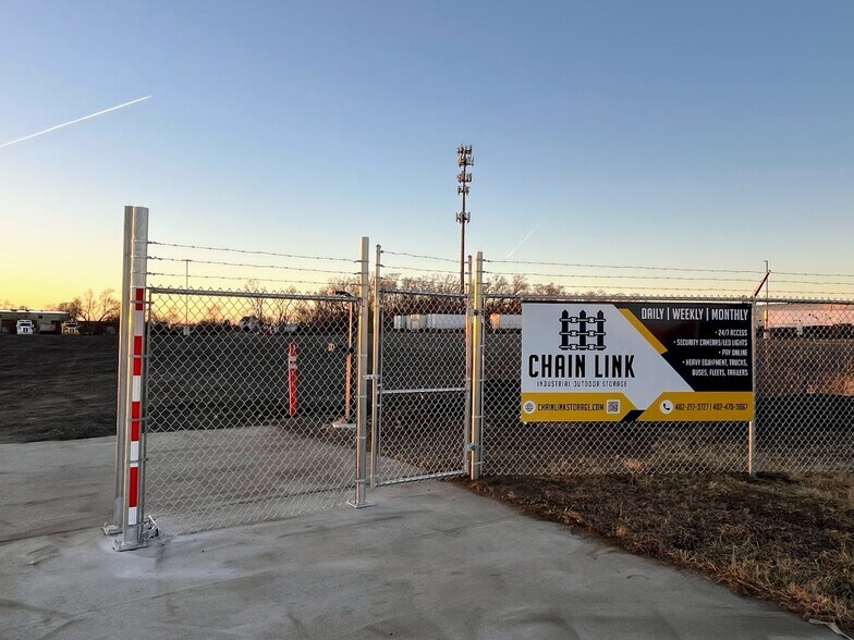 More Photos Of 245 SW 40th St, Lincoln Land For Lease