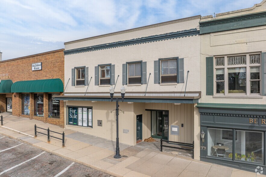More Photos Of 118 Cass St, Woodstock Storefront For Sale