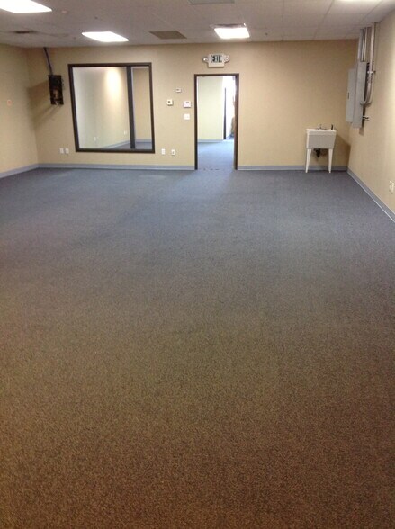 More Photos Of 500 S Arthur Ave, Louisville Research And Development For Sale