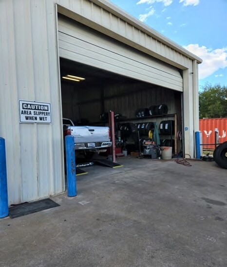 More Photos Of 909 E Milam St, Mexia Showroom For Lease