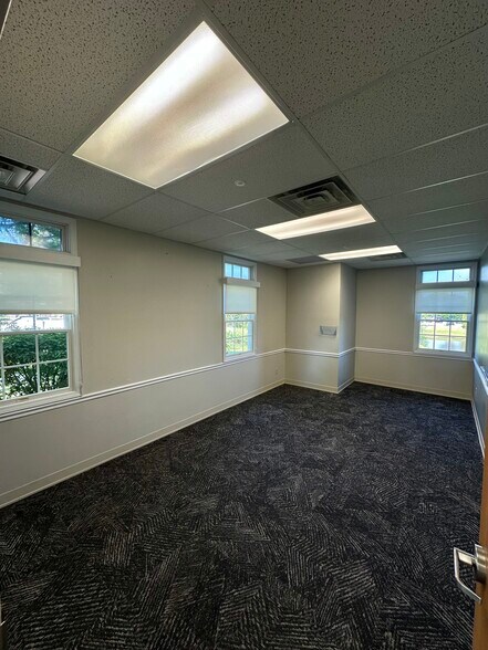 More Photos Of 1305 Corporate Dr, Hudson Medical For Lease