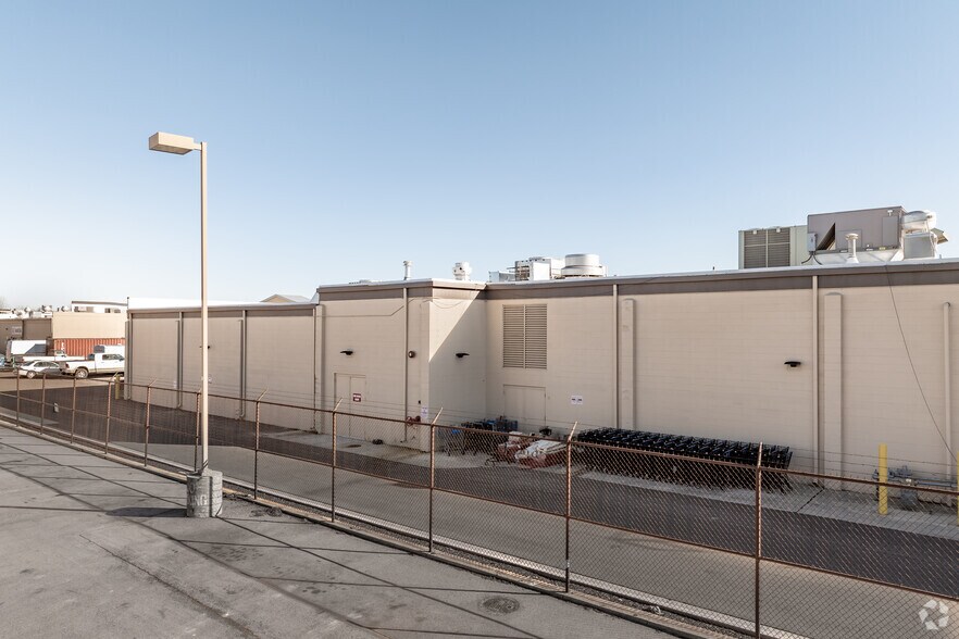 More Photos Of 10346-10500 W Overland Rd, Boise Supermarket For Lease