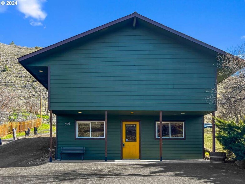 More Photos Of 599 S Highway 197, Maupin Office Residential For Lease