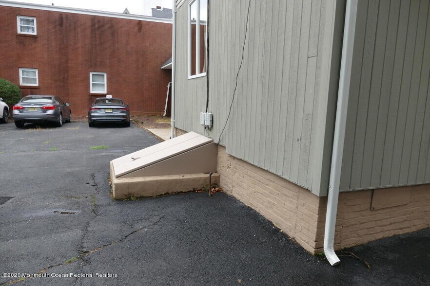 More Photos Of 58 W Main St, Freehold Office For Lease