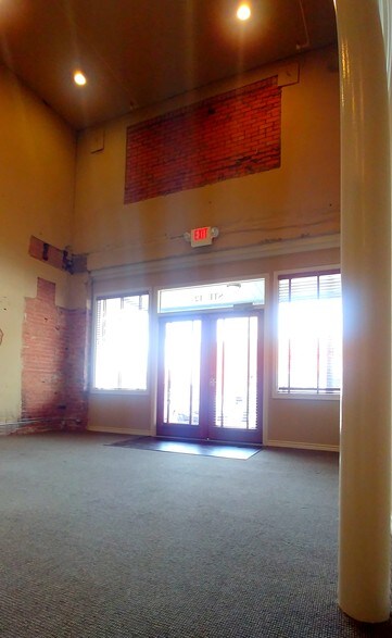 More Photos Of 208 N Bryan Ave, Bryan Office Residential For Lease